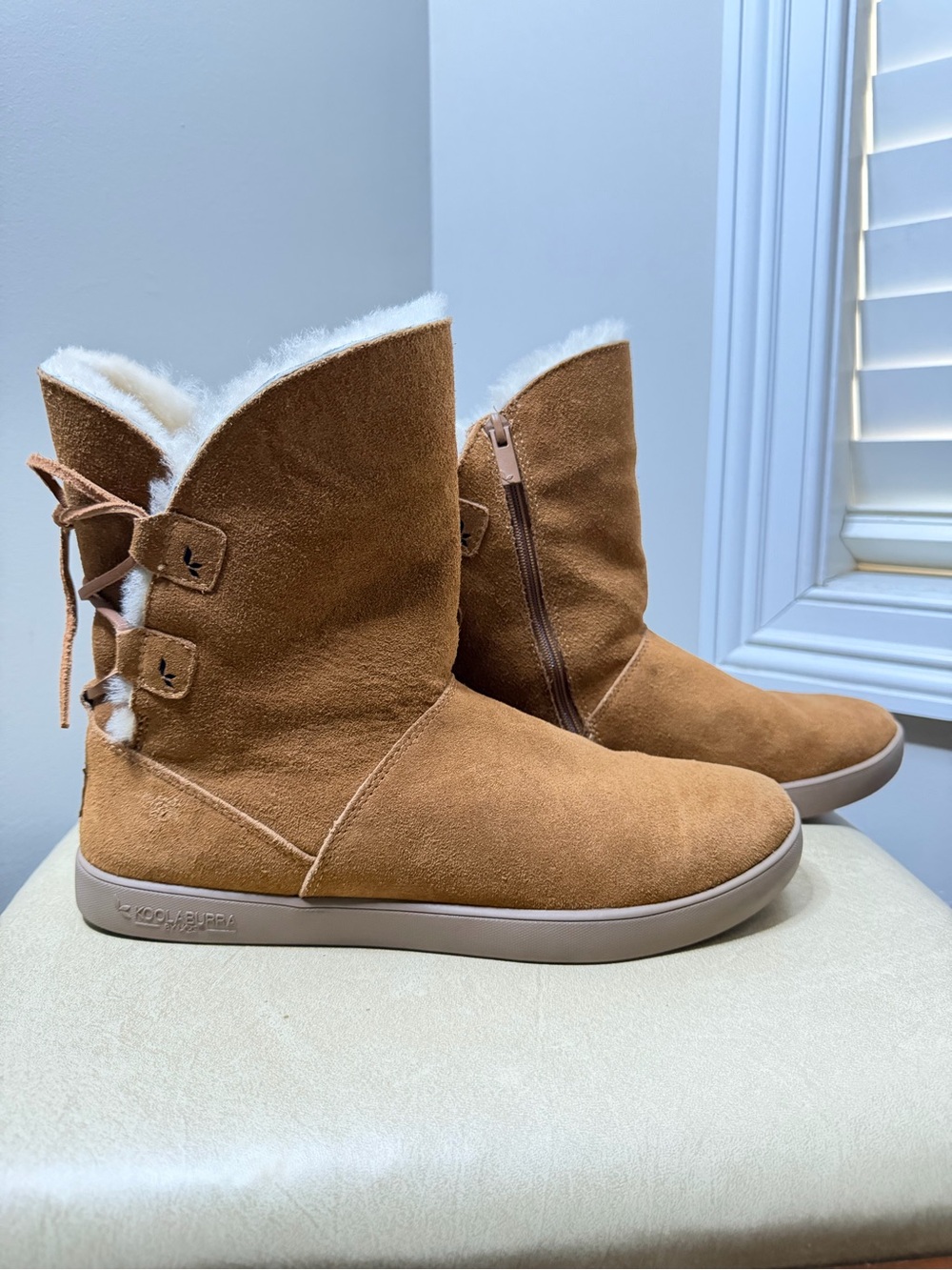 Koolaburra by UGG Womens 9 Brown Suede Shearling Lace Up Back Winter Boots